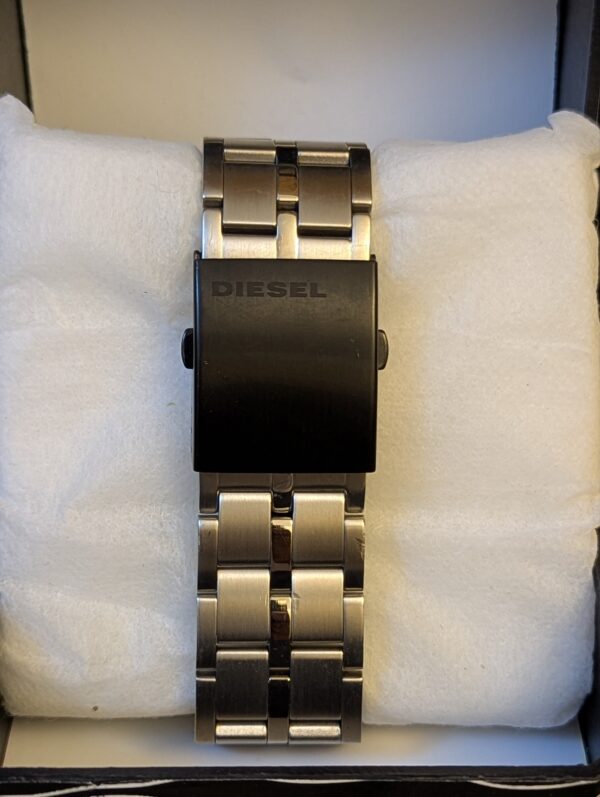 Diesel Model DZ-1127, a rectangular-faced Men's Watch from their Cliffhanger collection