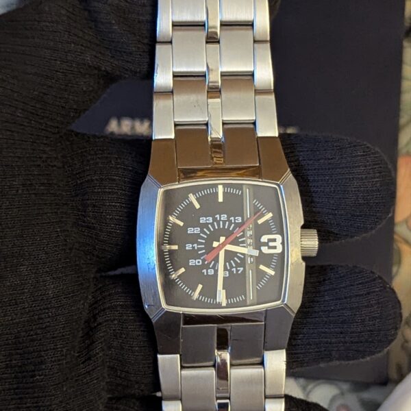 Diesel Model DZ-1127, a rectangular-faced Men's Watch from their Cliffhanger collection