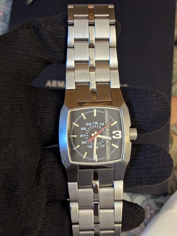 Diesel Model DZ-1127, a rectangular-faced Men's Watch from their Cliffhanger collection