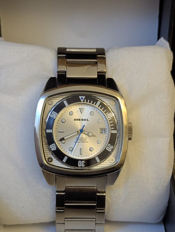 Diesel DZ1493,  Diesel "Scalped". A distinctive square, silver-tone stainless steel case and a matching link bracelet.