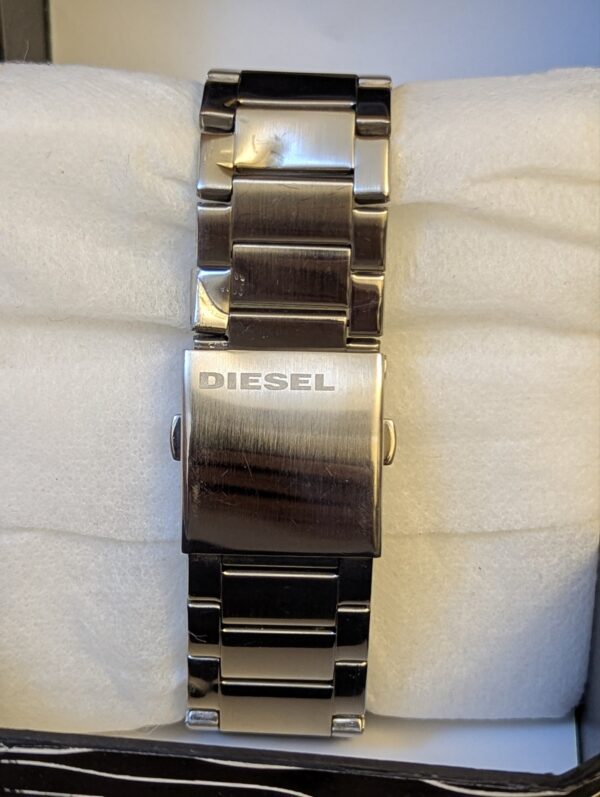 Diesel DZ1493,  Diesel "Scalped". A distinctive square, silver-tone stainless steel case and a matching link bracelet.